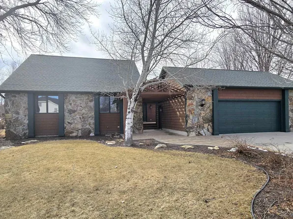 3202 20th Ave, Kearney, NE 68845