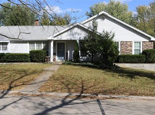 201 White Pine Ct, Saint Charles, MO 63304