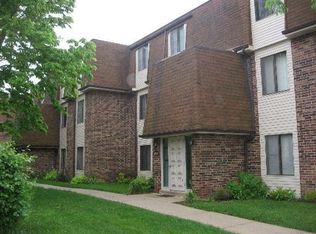 265 E Ct Of Shorewood APT 6, Vernon Hills, IL