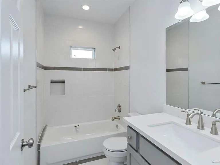 11623 Waldemar Dr — Photo 10