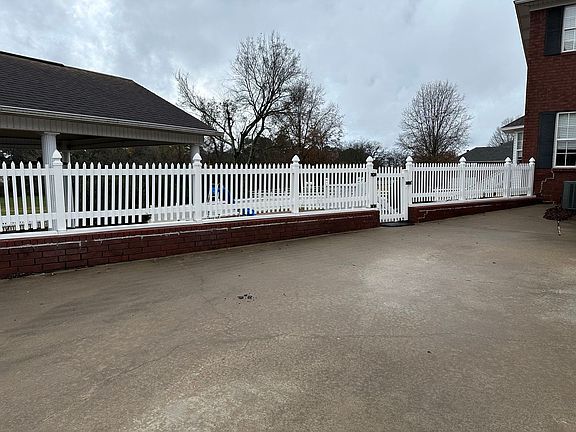 2nd image of 401 Carden Pl