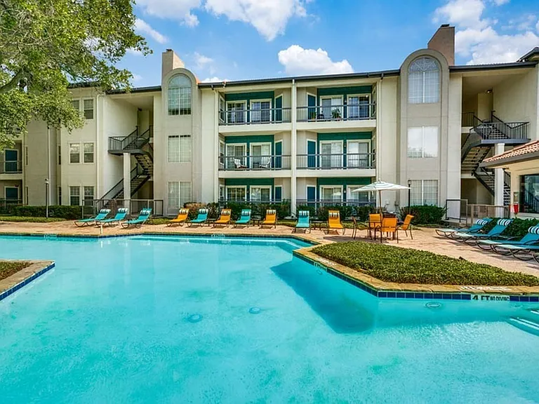 Estates at Las Colinas