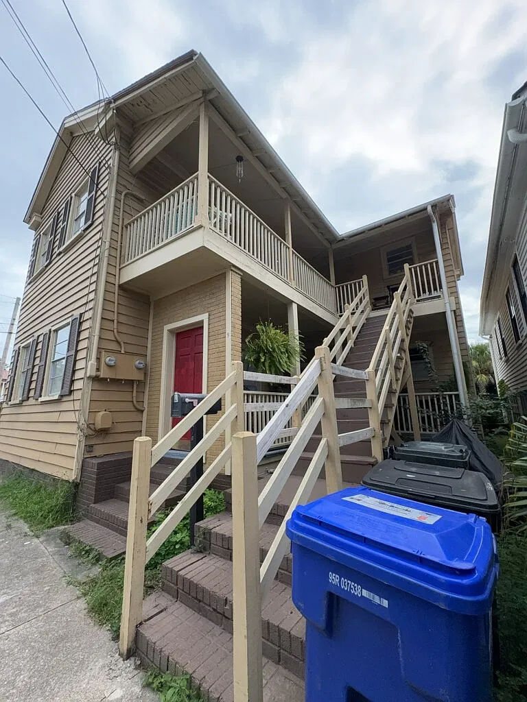 2 bed, 1.0 bath, 961 sqft, $1,953 — Photo 1