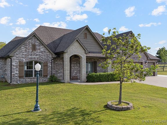 3rd image of 14902 E Fieldstone Dr N