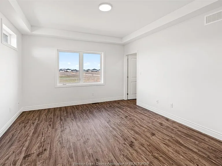 210 McLellan Ave — Photo 11