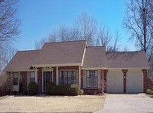 1320 Bonita Paseo, Jefferson City, MO 65109