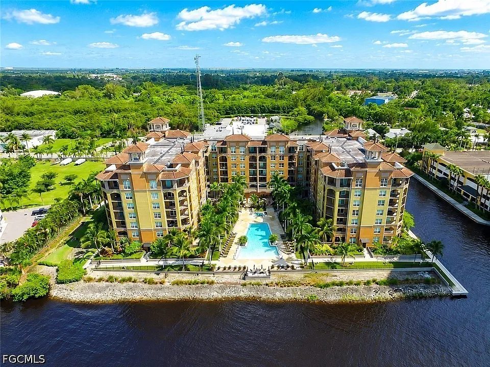 2825 Palm Beach Blvd #218