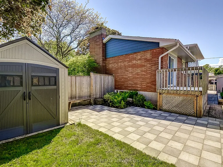 351 Strathcona Dr — Photo 42