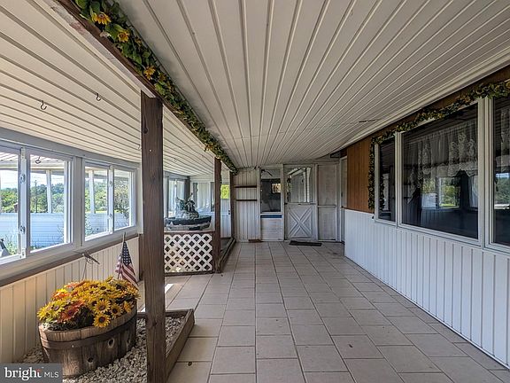 5th image of 622 Country Ridge Rd