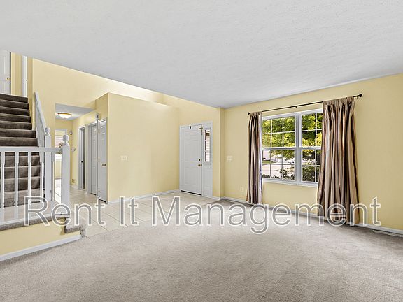 4th image of 5820 S 157th St