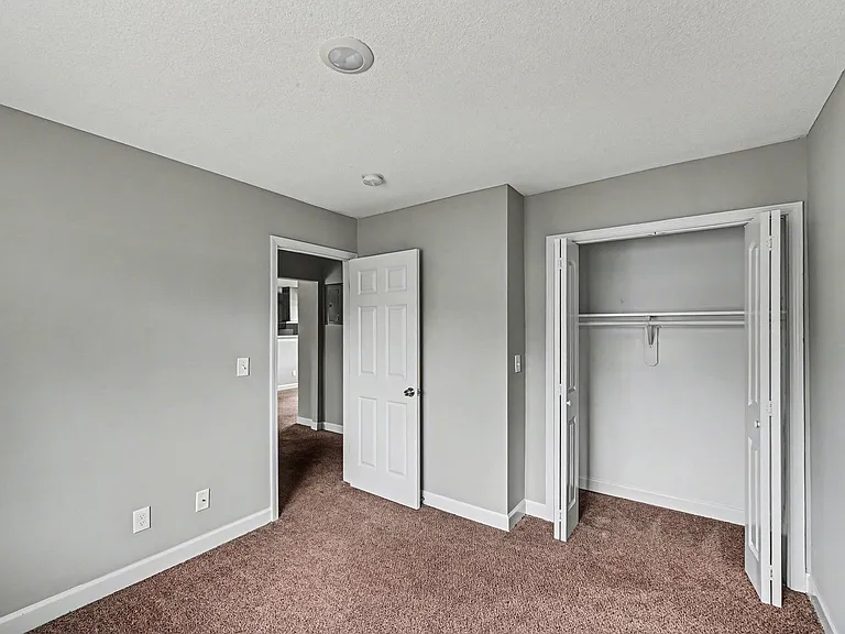 Brentwood Apartments — Photo 14