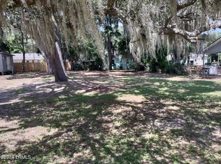 1103 Emmons St, Beaufort, SC 29902