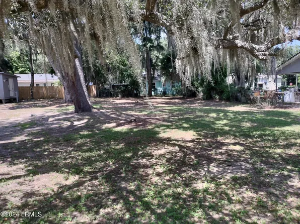 1103 Emmons St, Beaufort, SC 29902