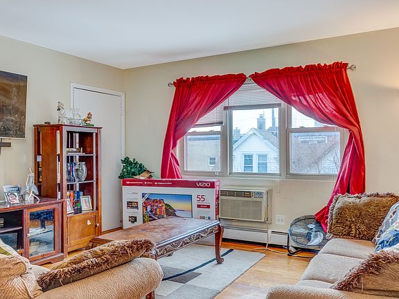 3rd image of 1709 W Estes Ave APT 3N