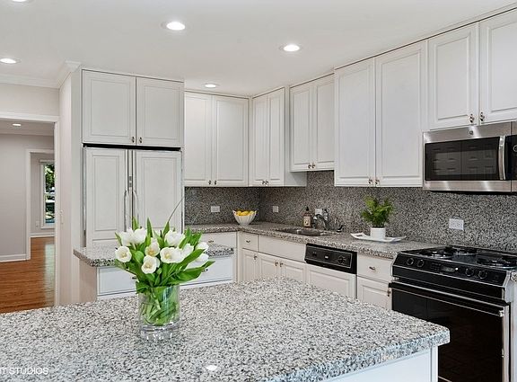 5th image of 412 Woodlawn Ave