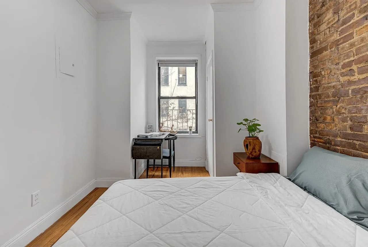 Contemporary ROOM at The Lexington House — Photo 2