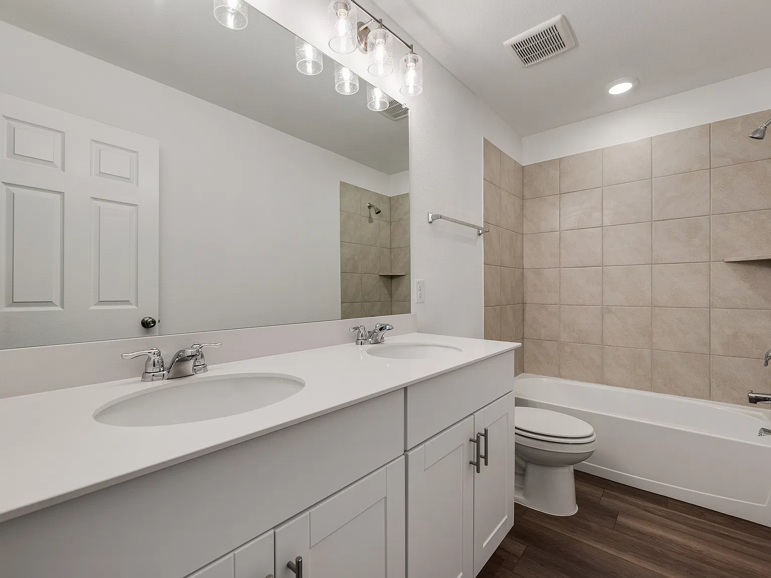 4 bed, 2726 sqft, $2,295 — Photo 3