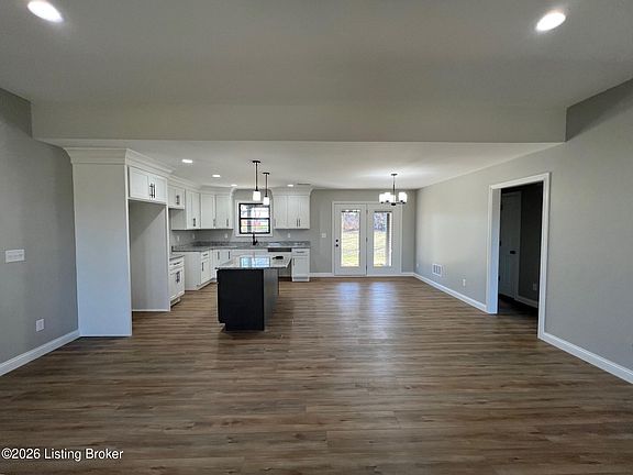 3rd image of 103 Hidden Valley Dr