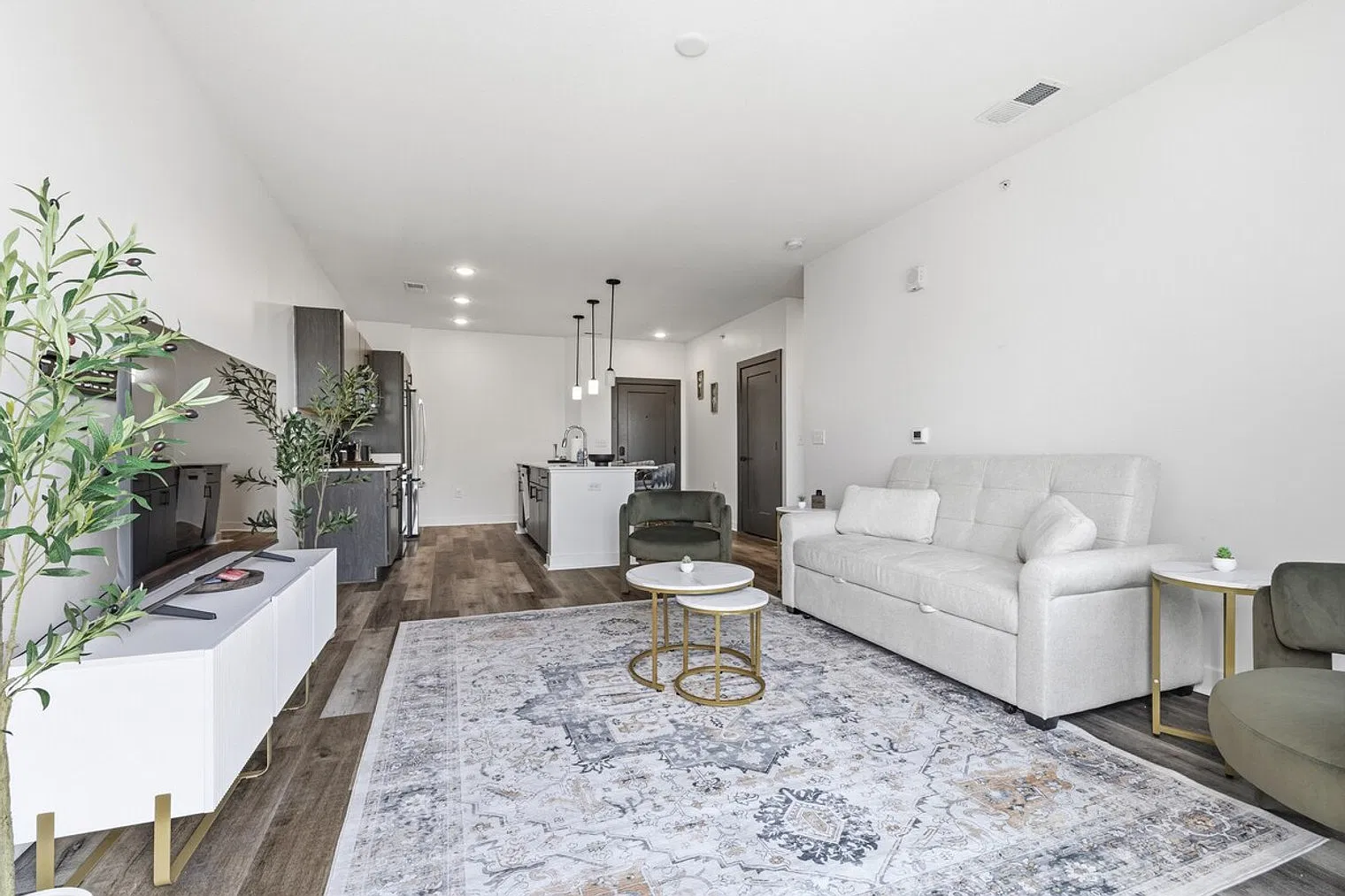 1 bed, 1.0 bath, $3,381 — Photo 2