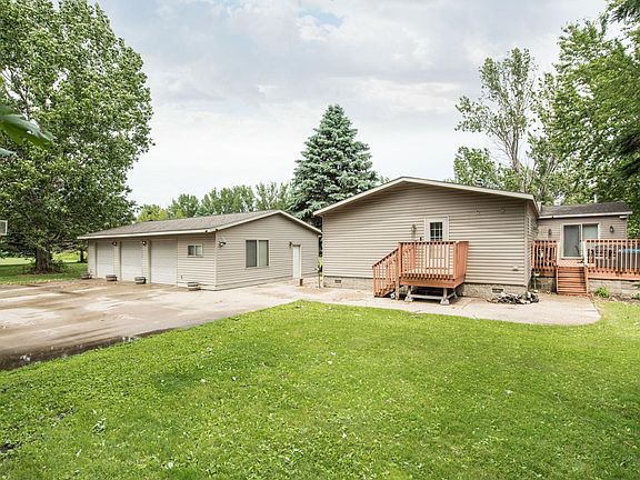 2nd image of 1009 County Road 10 NE