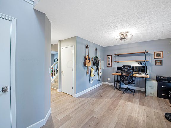 5th image of 1947 Parkland Ct