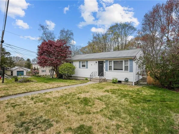 87 Barton Ave, Warwick, RI 02889