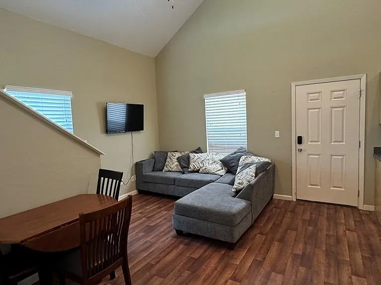 419 W Concho St — Photo 6