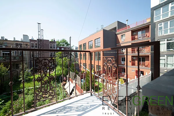 Rented by Commercial Capital Resources INC | media 12