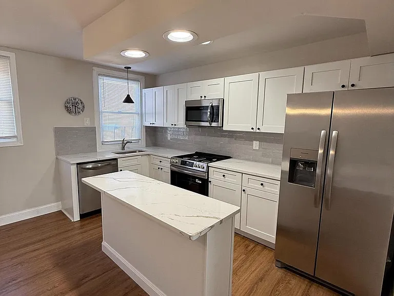 4427 Vista St — Photo 7