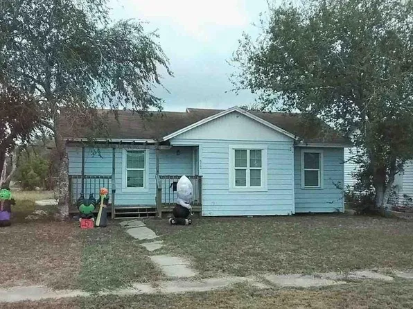 512 E 2nd St, Bishop, TX 78343