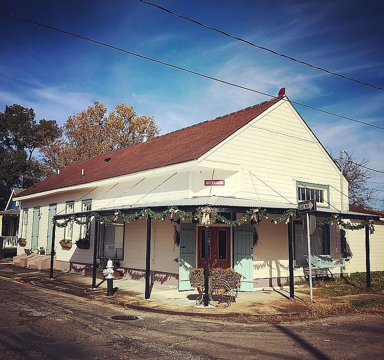 1st image of 1042 Verret St