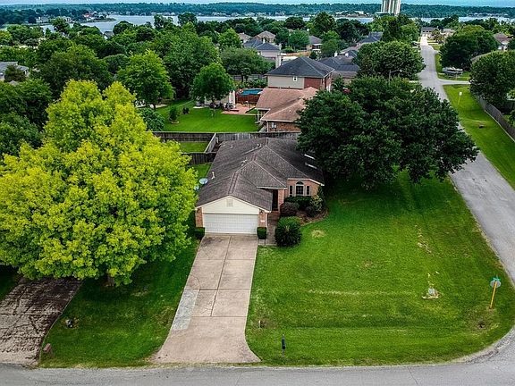 2nd image of 10902 Scenic Dr