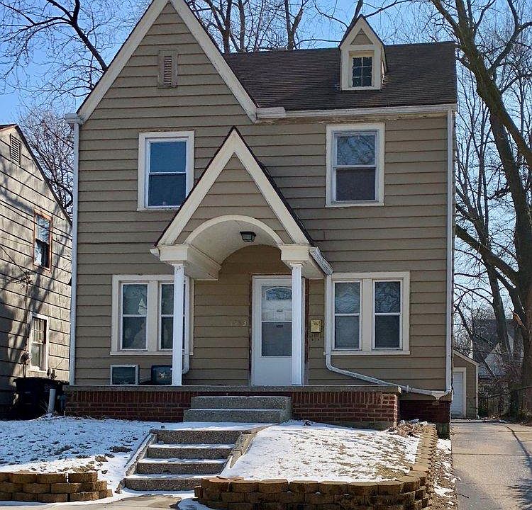Cute 2-story home