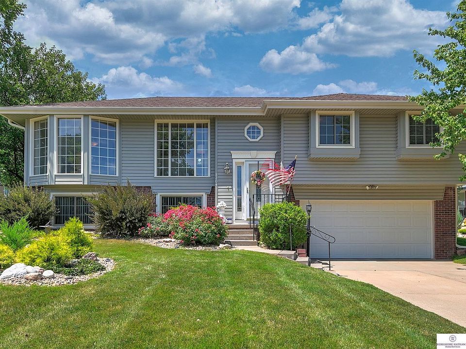 1st image of 8204 S 67th Ct