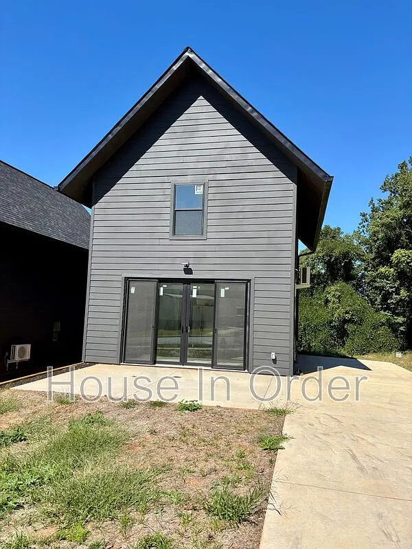 2 bed, 2.0 bath, 893 sqft, $1,800 — Photo 1