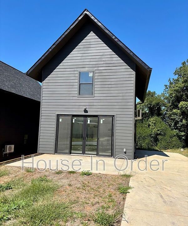 1st image of 211 Cowan St
