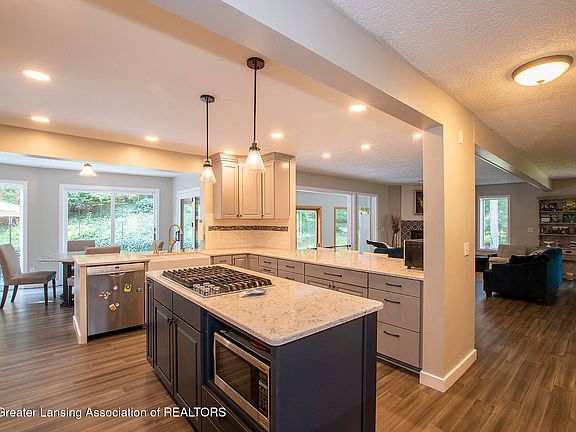 2nd image of 5414 River Bend Cir