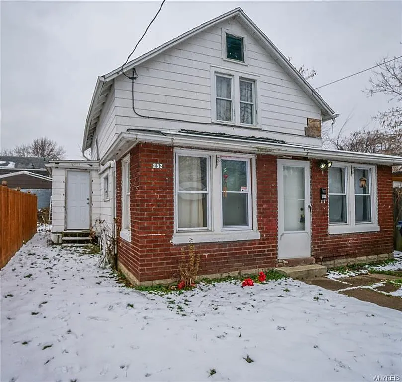 252 70th St photo 1