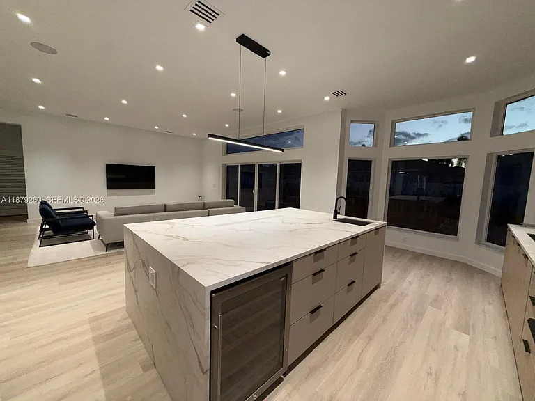 5371 SW 32nd Ter — Photo 8