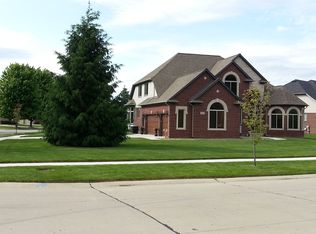 54249 White Spruce Ln, Shelby Township, MI 48315
