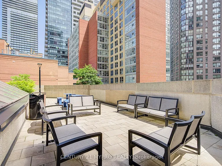1001 Bay St #1506 — Photo 38