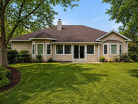 5th image of 1725 Pointe Royale Drive