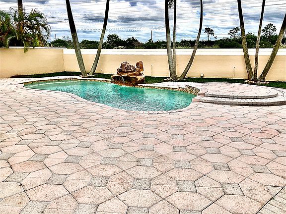 Very private pool 