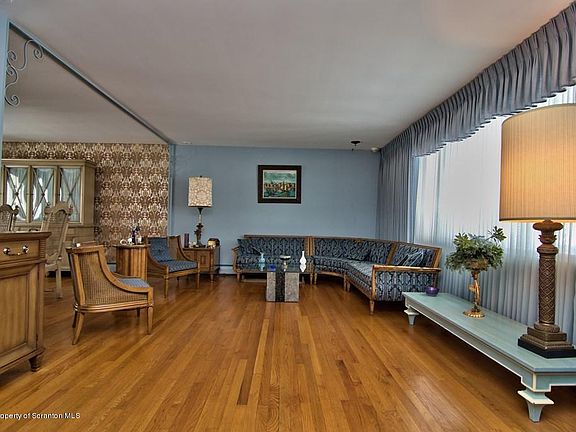 5th image of 214 Karen Dr
