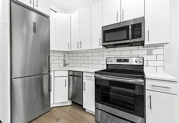 3rd image of 430 Midwood St APT 2L