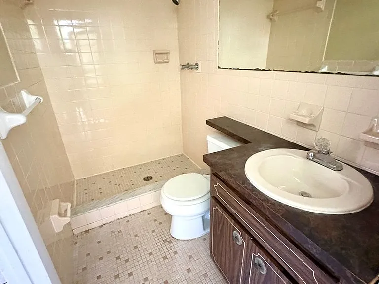 7124 Isle Dr — Photo 9