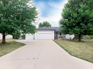 735 Poplar Ct, Marshfield, MO 65706