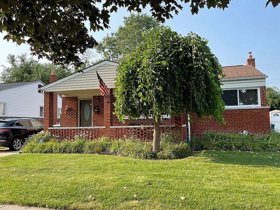 1st image of 755 E Farnum Ave