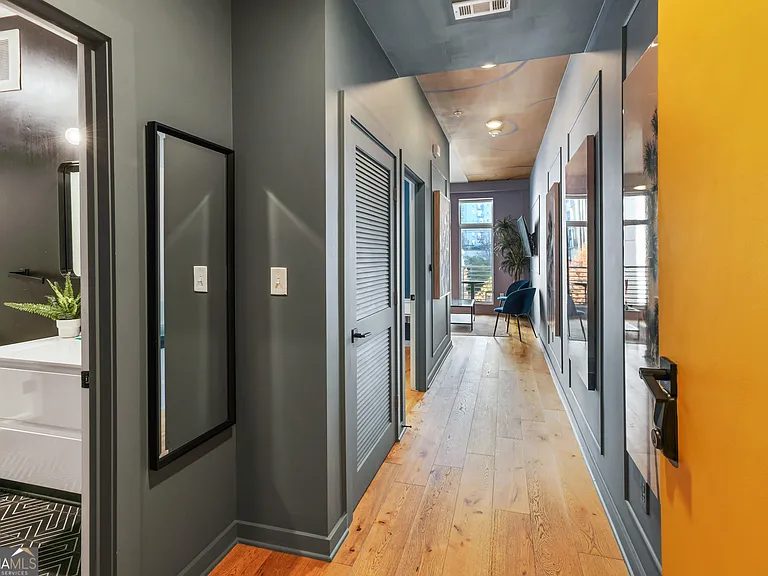 208 12th St NE #202 — Photo 3