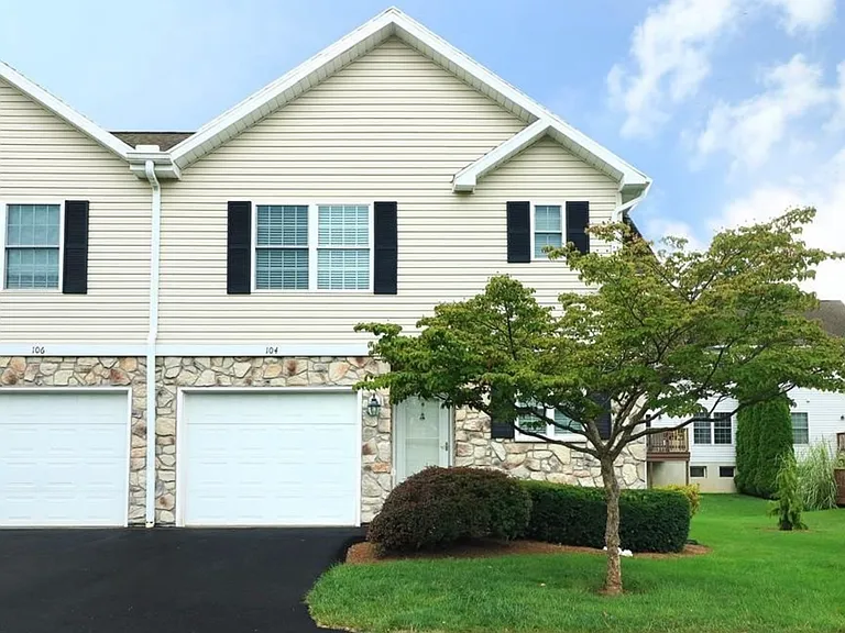 104 Jules Dr — Photo 1
